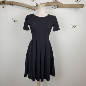 Lularoe amelia black size medium